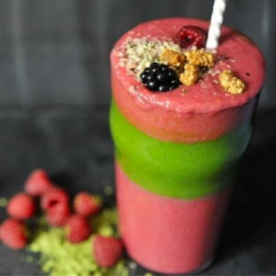 Weizengras-Smoothie mit Himbeeren
