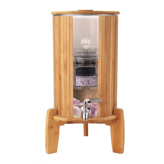 Wasserspender aus Glas und Bambus
