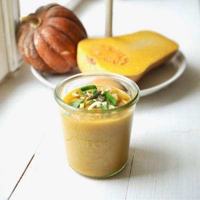 Kürbissuppe Rezept: Cremesuppe mit Butternusskürbis und Süßkartoffel