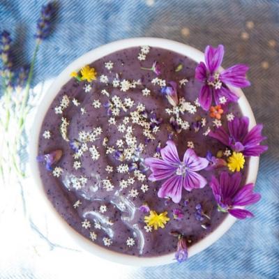 Nicecream recipes: Nicecream with banana, blueberry, lavender and almond milk.