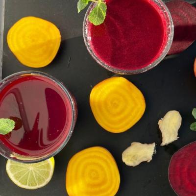 Rote-Beete-Saft mit Gelber Bete, Apfel, Limette und Ingwer