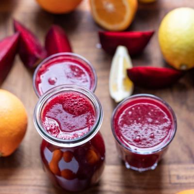 Rote-Bete-Saft mit Orange, Zitrone und 1 Prise Salz