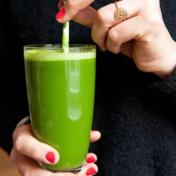 Celery juice with kale and apple