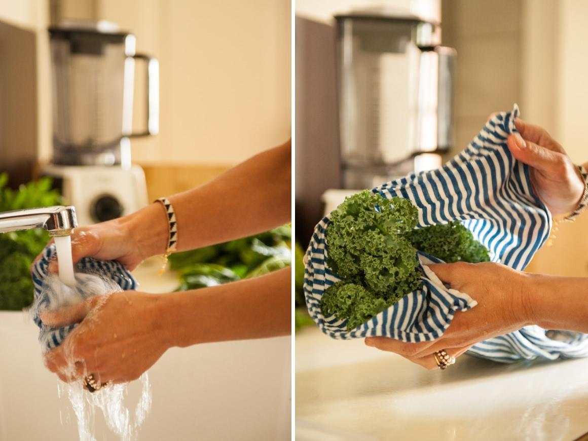 Collage aus 2 Bildern zeigt, wie eine Frau ein Baumwolltuch mit Wasser befeuchtet und anschließend darin Grünkohl zum Aufbewahren im Kühlschrank einwickelt.