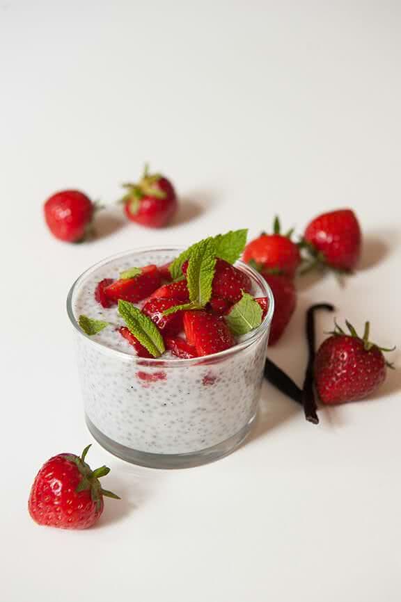 Chia-Samen-Rezept: Chia-Pudding mit Erdbeeren und Vanille