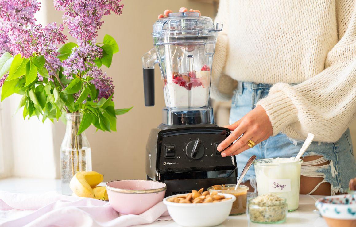 Protein-Himbeer-Shake mit Mandeln, Mandelmus und Banane