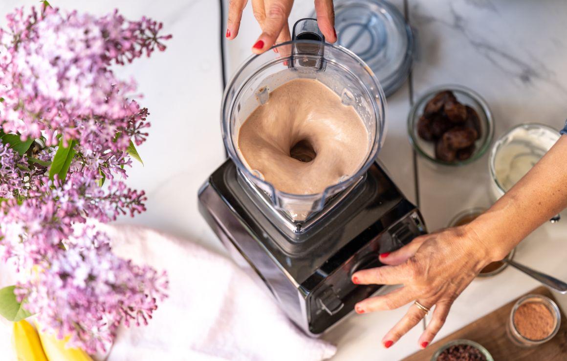 Protein Shake Zubereitung im Hochleistungsmixer zubereiten