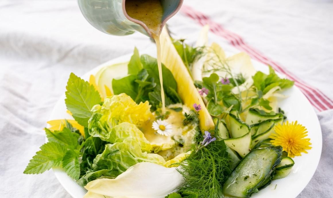 Salatdressing Rezepte für knackige Salatmischungen