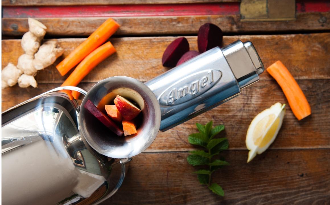 Rote Saft Zutaten vorbereiten und klein schneiden