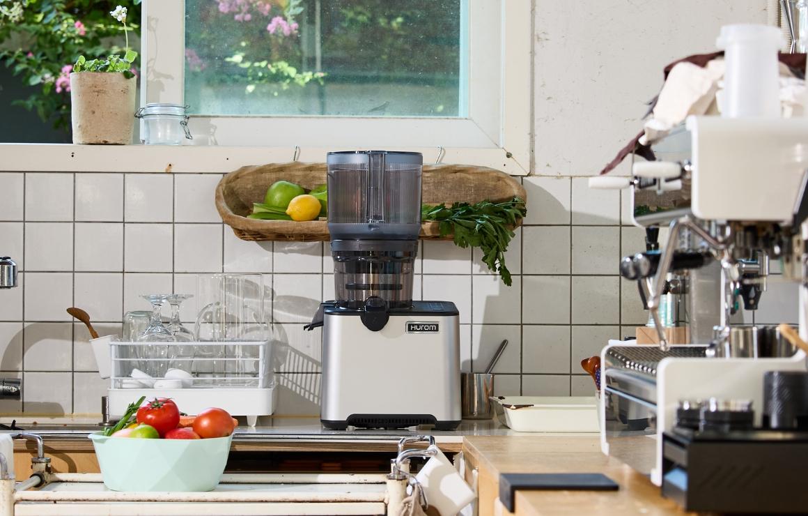 Hurom CP50 in Platinum Silber in der Küche