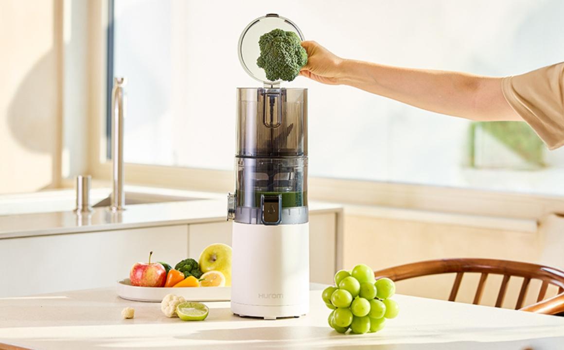 Brokkoli im ganzen mit dem Hurom E30-ST entsaften