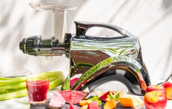 Sana Juicer EUJ-606 in Chrom von der Seite