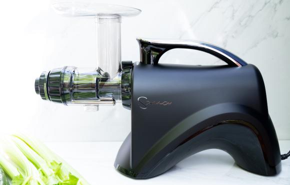 Sana Juicer EUJ-606 in Schwarz von der Seite