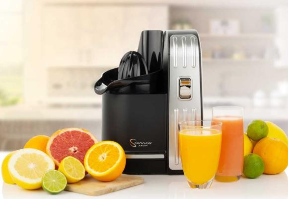 Sana Juicer EUJ-828 mit Zitruspresse-Aufsatz zur bequemen Herstellung von frisch gepressten Zitrussäften